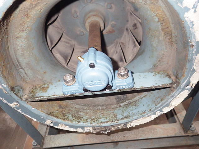 送風機　ピロー形ファンベアリング交換画像