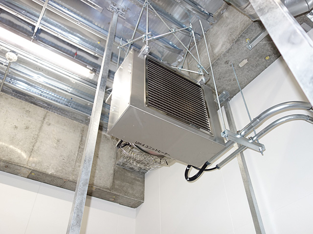 天吊型電気式ユニットヒータ画像