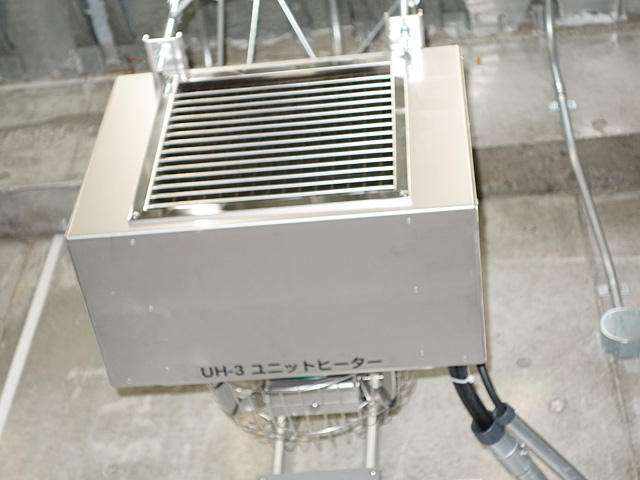 天吊型電気式ユニットヒータ画像