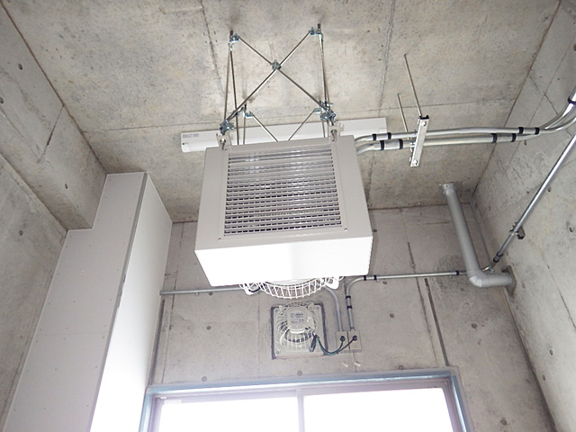 電熱式ユニットヒーター（背面）画像